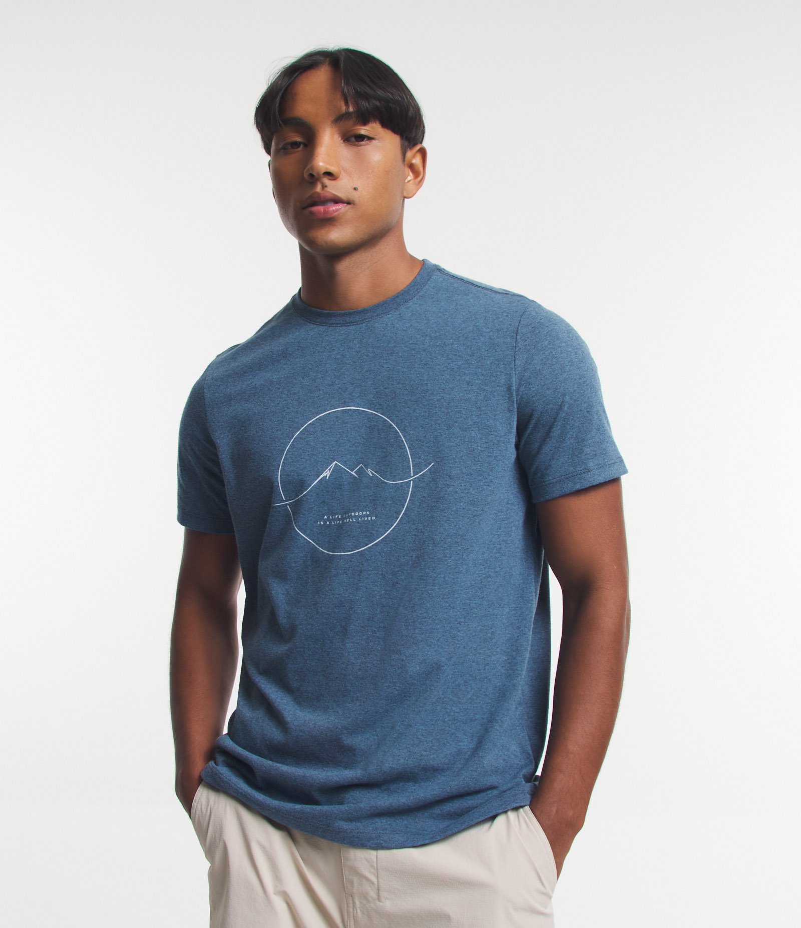 Camiseta Regular em Meia Malha com Estampa Círculo com Montanha Azul 1