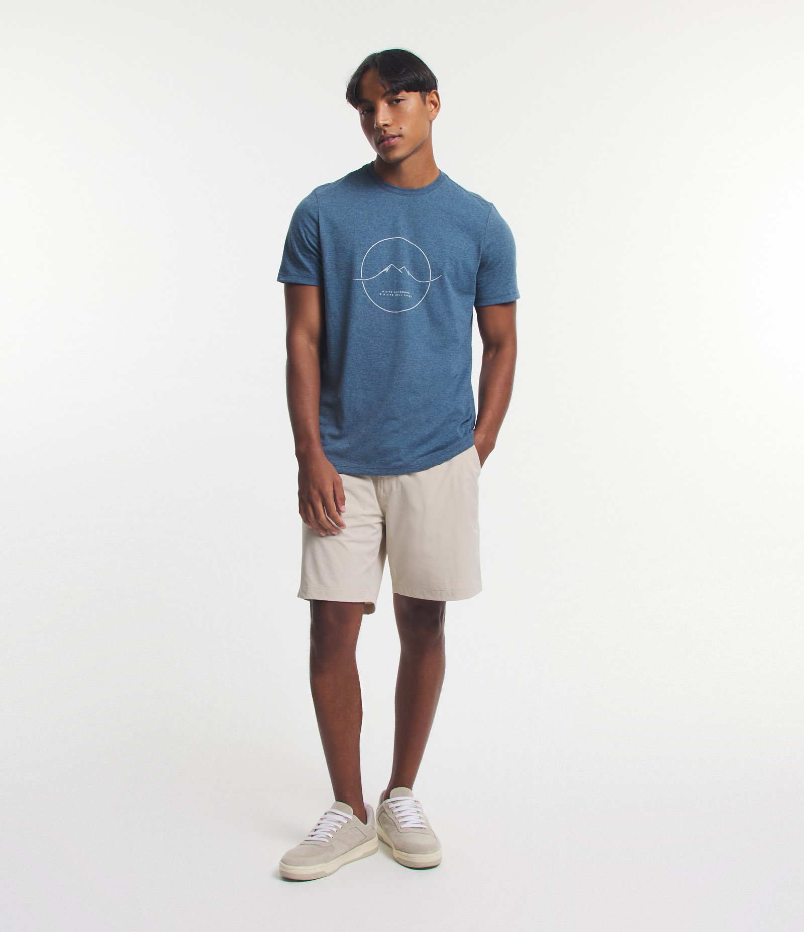 Camiseta Regular em Meia Malha com Estampa Círculo com Montanha Azul 2