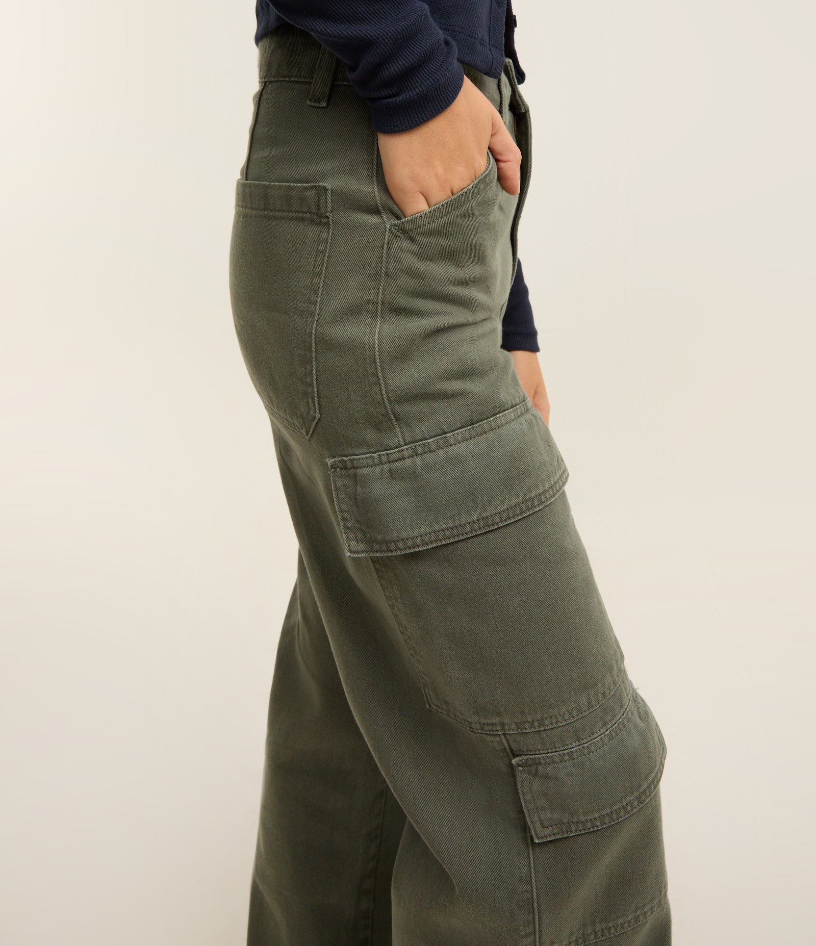 Calça Wide Leg em Sarja com Cintura Alta e Bolsos Cargo Verde Militar 3