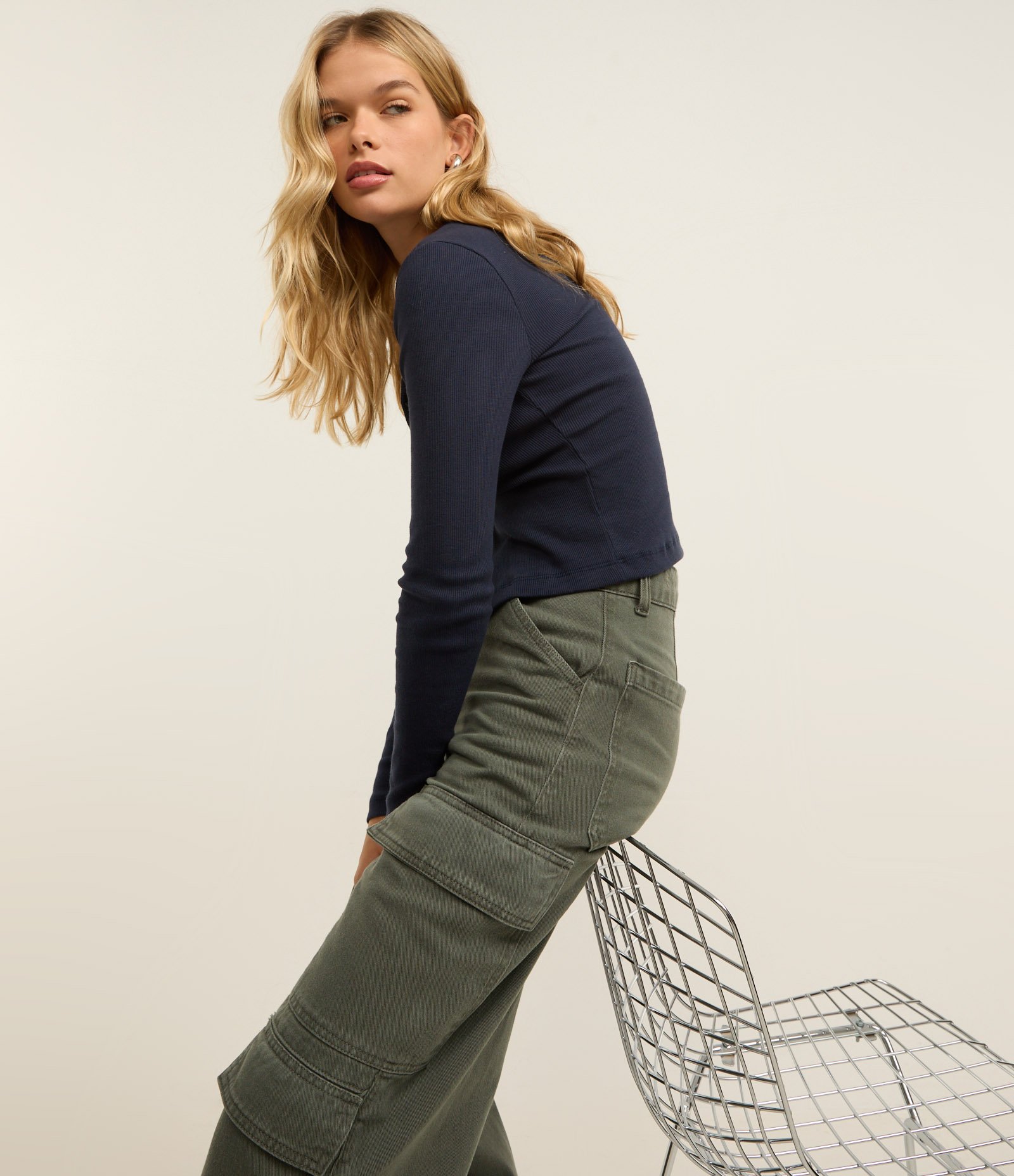 Calça Wide Leg em Sarja com Cintura Alta e Bolsos Cargo Verde Militar 4