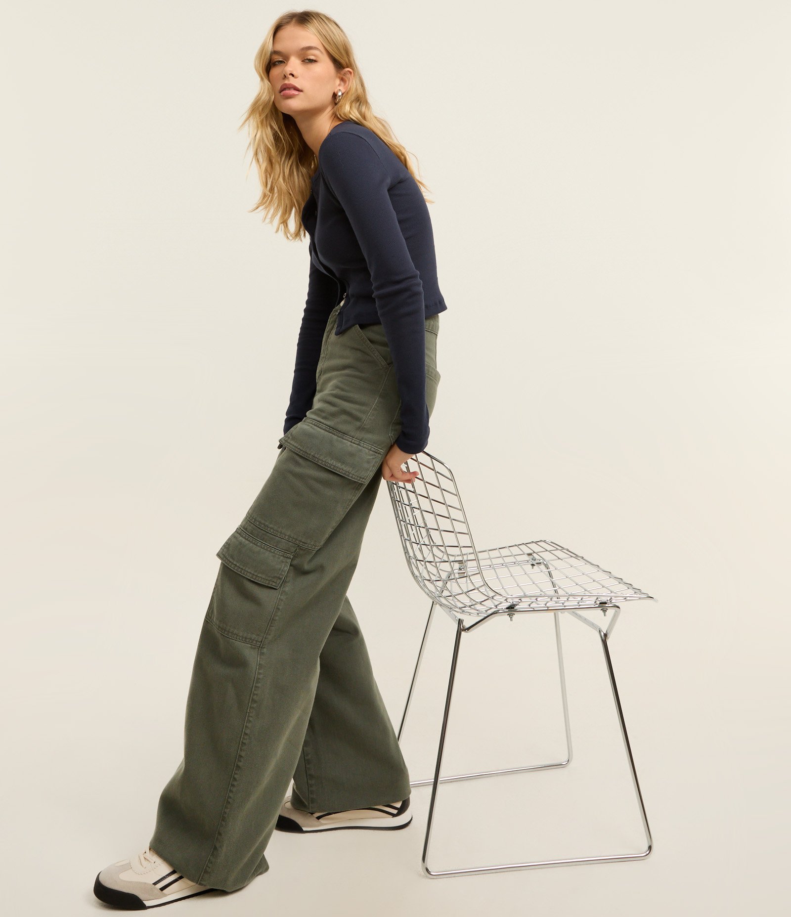Calça Wide Leg em Sarja com Cintura Alta e Bolsos Cargo Verde Militar 5