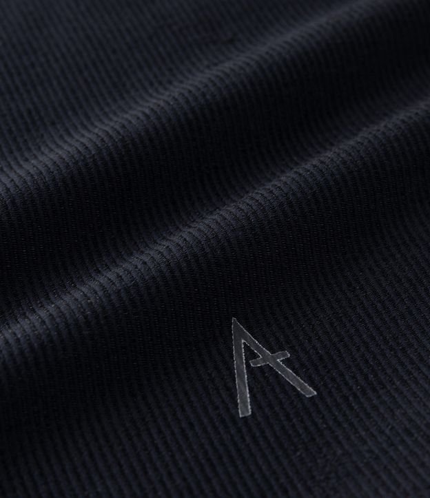 Camiseta Esportiva Cropped em Poliamida Leve Canelada Curve & Plus Size Preto 8