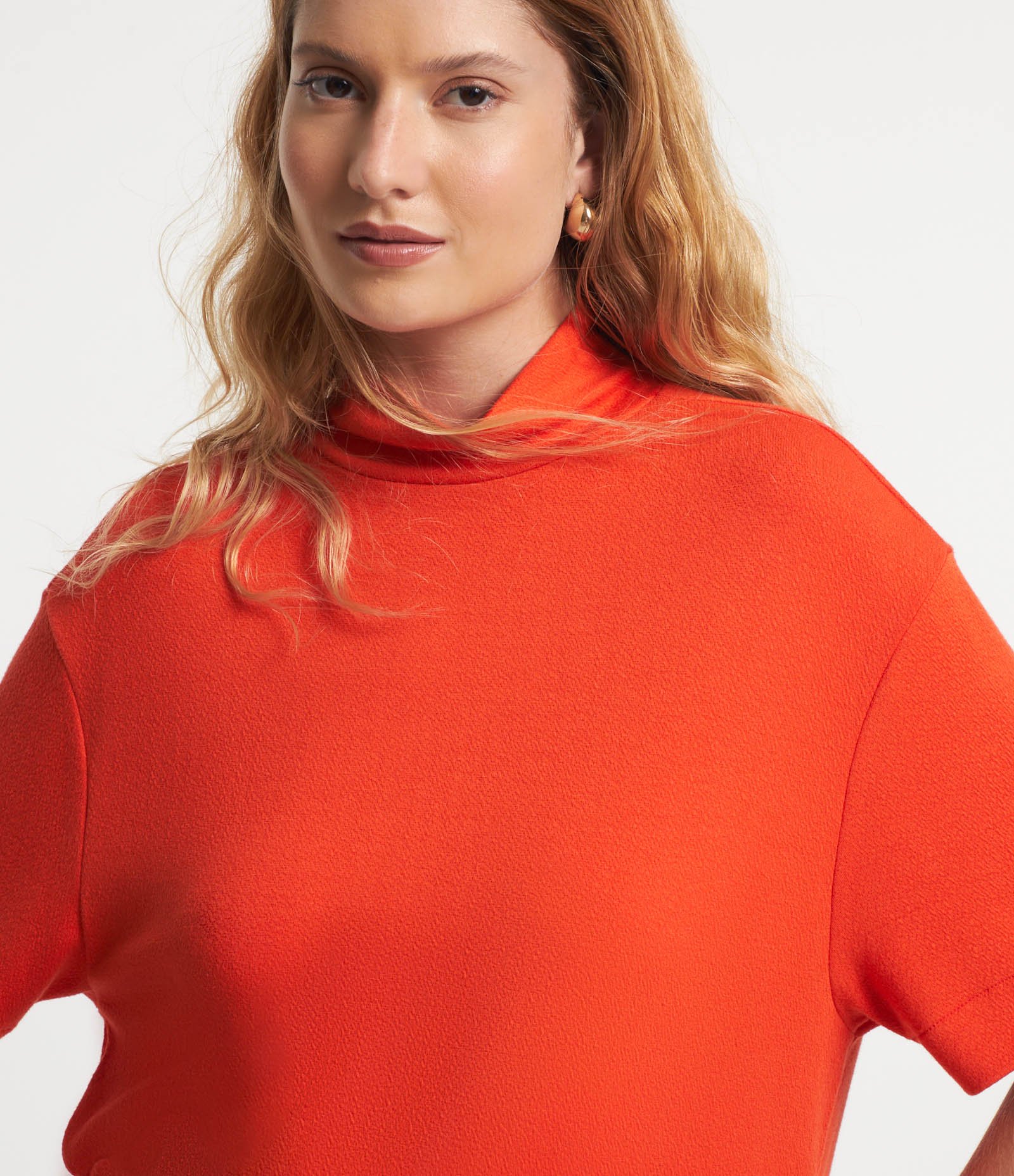 Blusa em Viscose com Gola Alta e Barra Larga Laranja 4