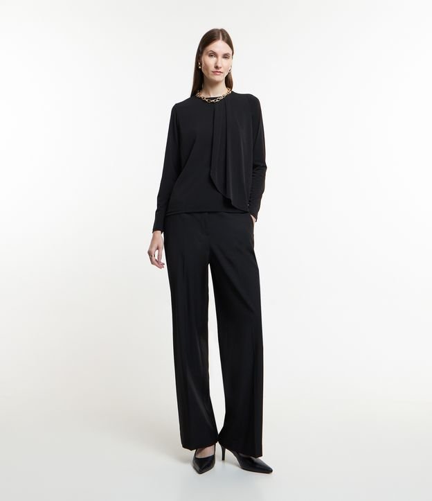 Blusa em Microfibra com Prega Frontal e Sobreposição
