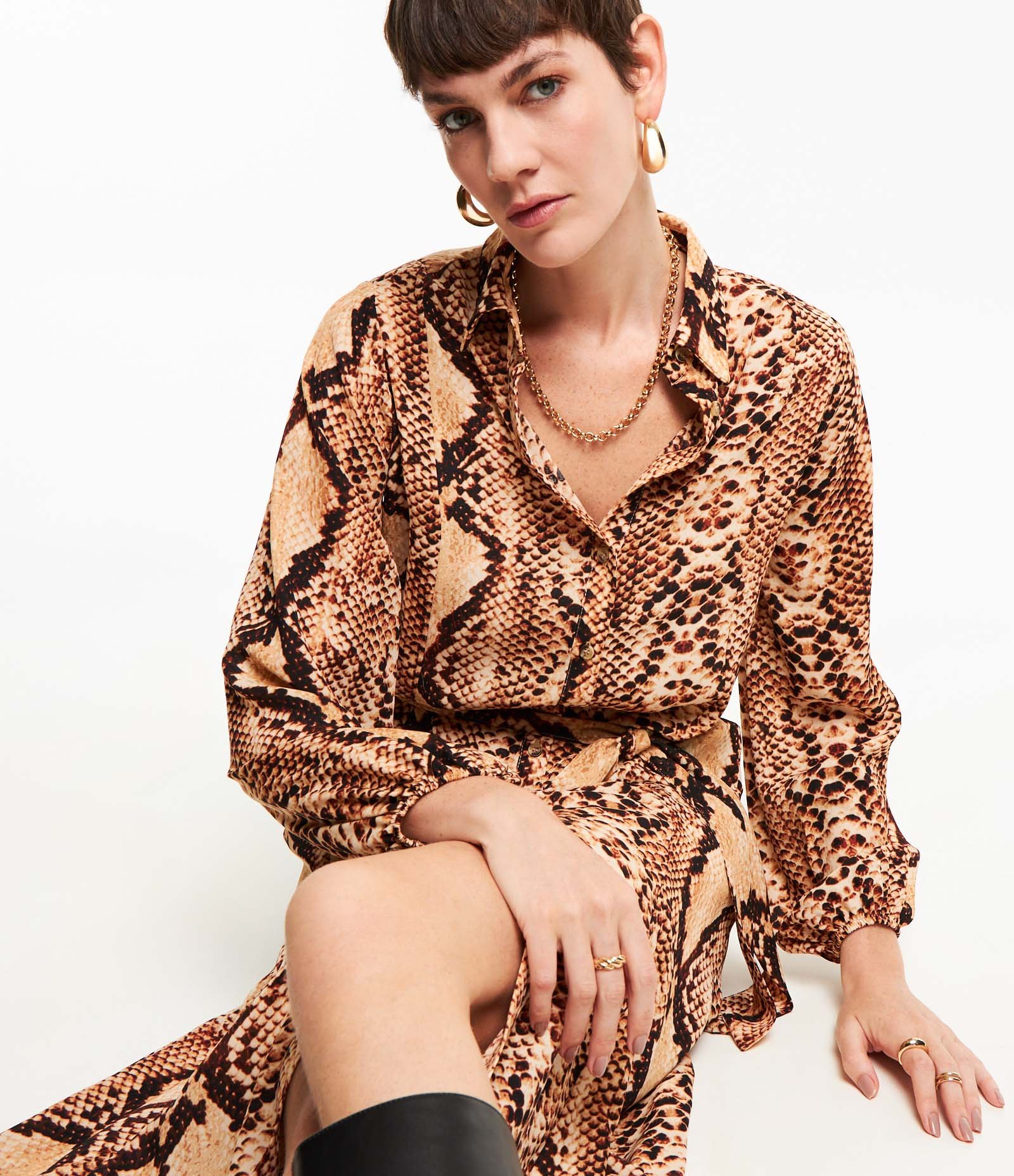 Vestido Chemise em Crepe Animal Print Cobra e Amarração na Cintura Bege 5