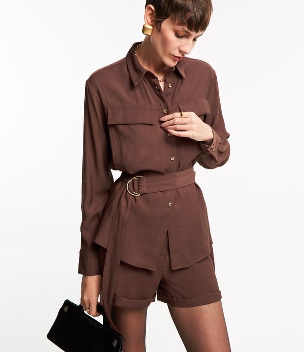 Camisa em Crepe com Bolsos Utilitários e Faixa na Cintura