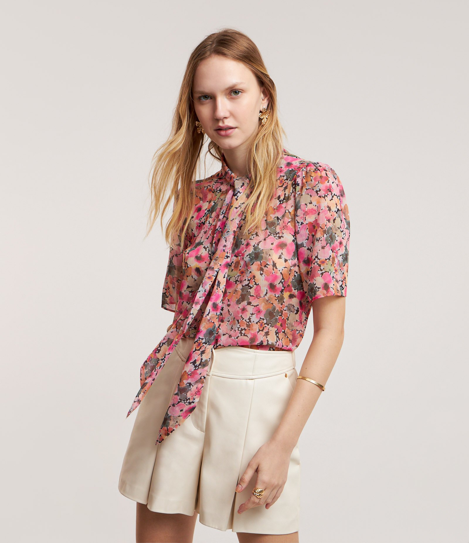 Blusa em Chiffon com Laço na Gola e Estampa Floral Multicores 2