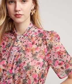 Blusa em Chiffon com Laço na Gola e Estampa Floral