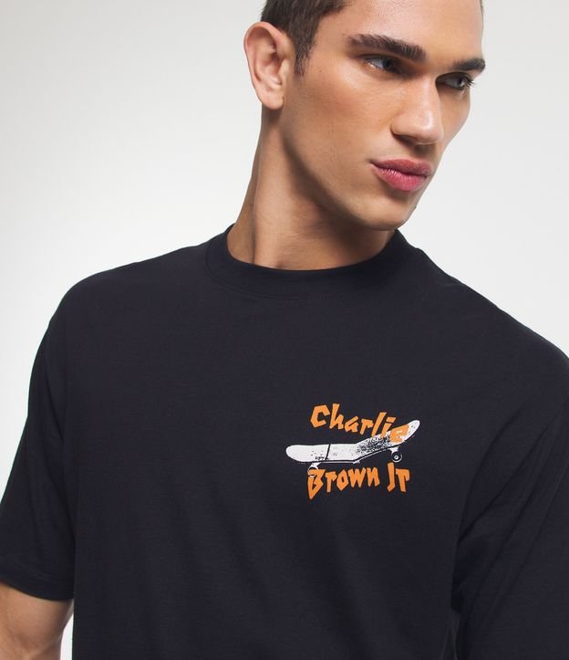 Camiseta Boxy em Meia Malha com Estampa Frente e Costas Charlie Brown Jr Preto 5