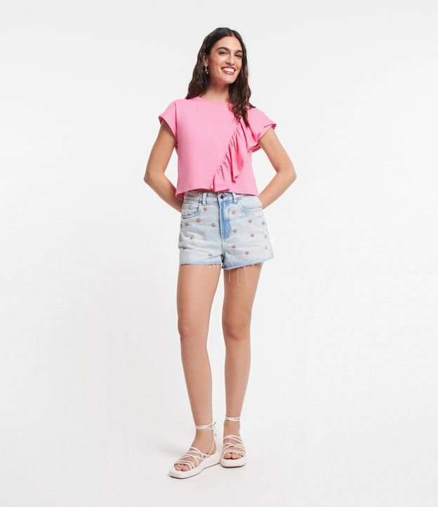 Short Cintura Alta em Jeans com Bordado de Florzinhas
