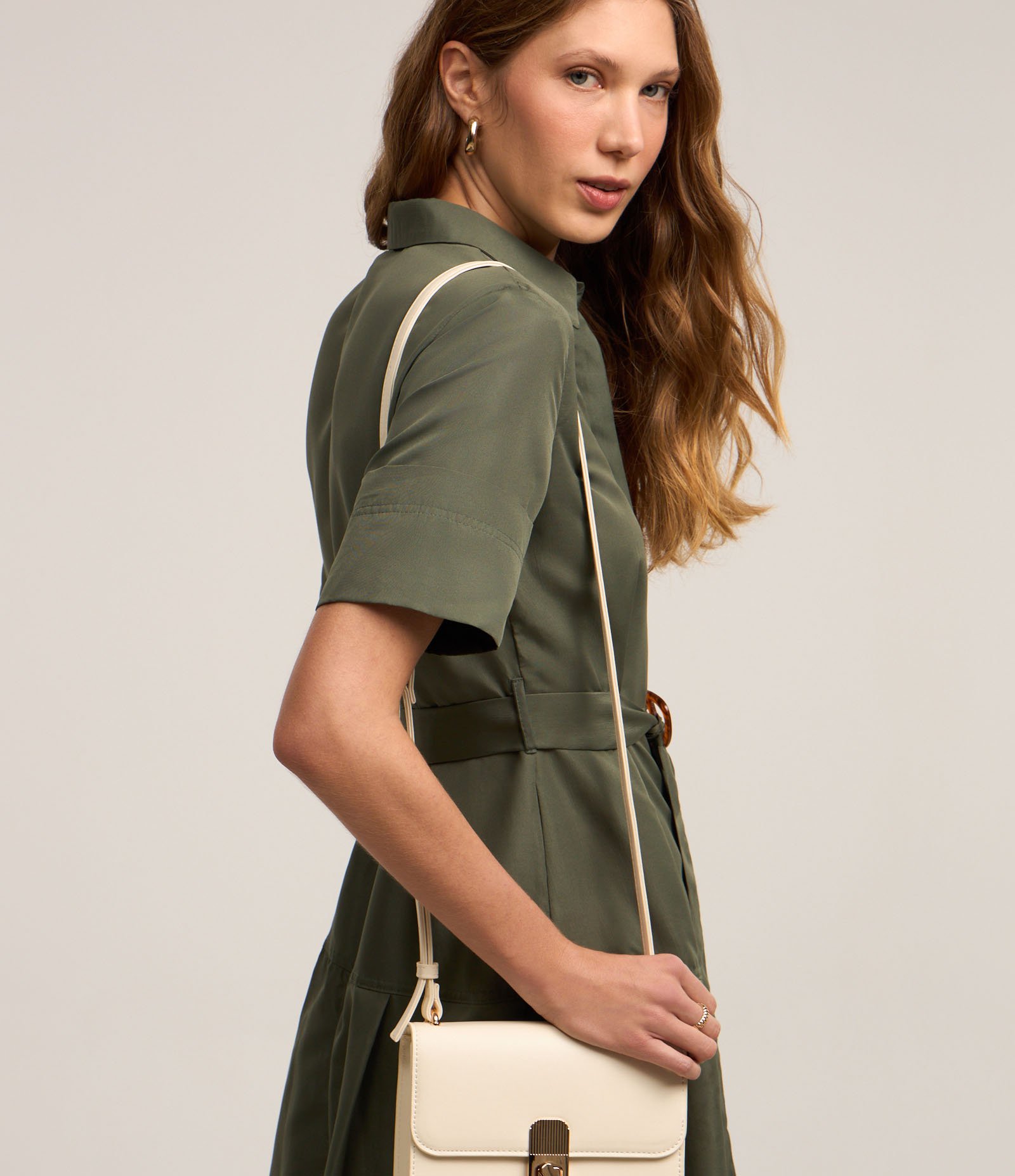 Vestido Midi com Cinto Fivela e Sobra na Manga Verde Oliva 4