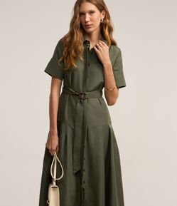 Vestido Midi com Cinto Fivela e Sobra na Manga