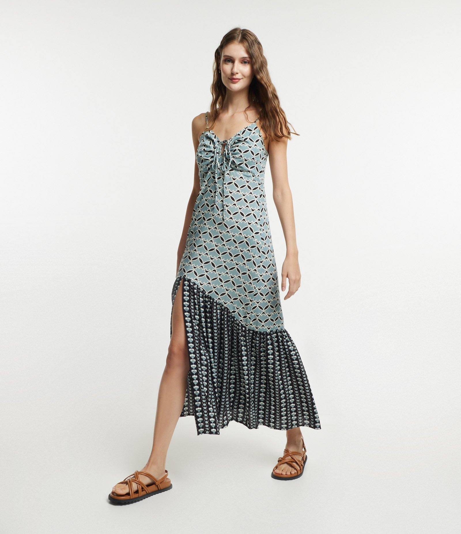 Vestido Longo em Viscose com Amarração no Busto e Estampa Geométrica Azul 1