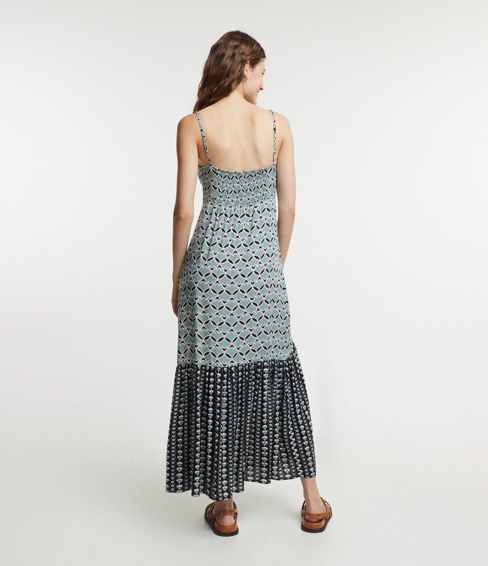 Vestido Longo em Viscose com Amarração no Busto e Estampa Geométrica Azul 3