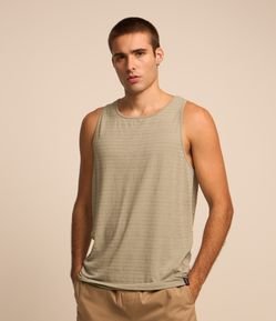 Regata Regular em Algodão com Textura Listrada e Etiqueta na Barra