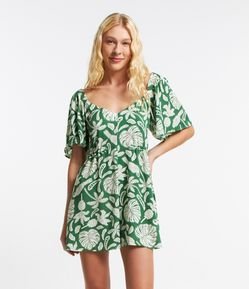 Macacão Curto em Viscose com Amarração Lateral e Estampa Folhagens