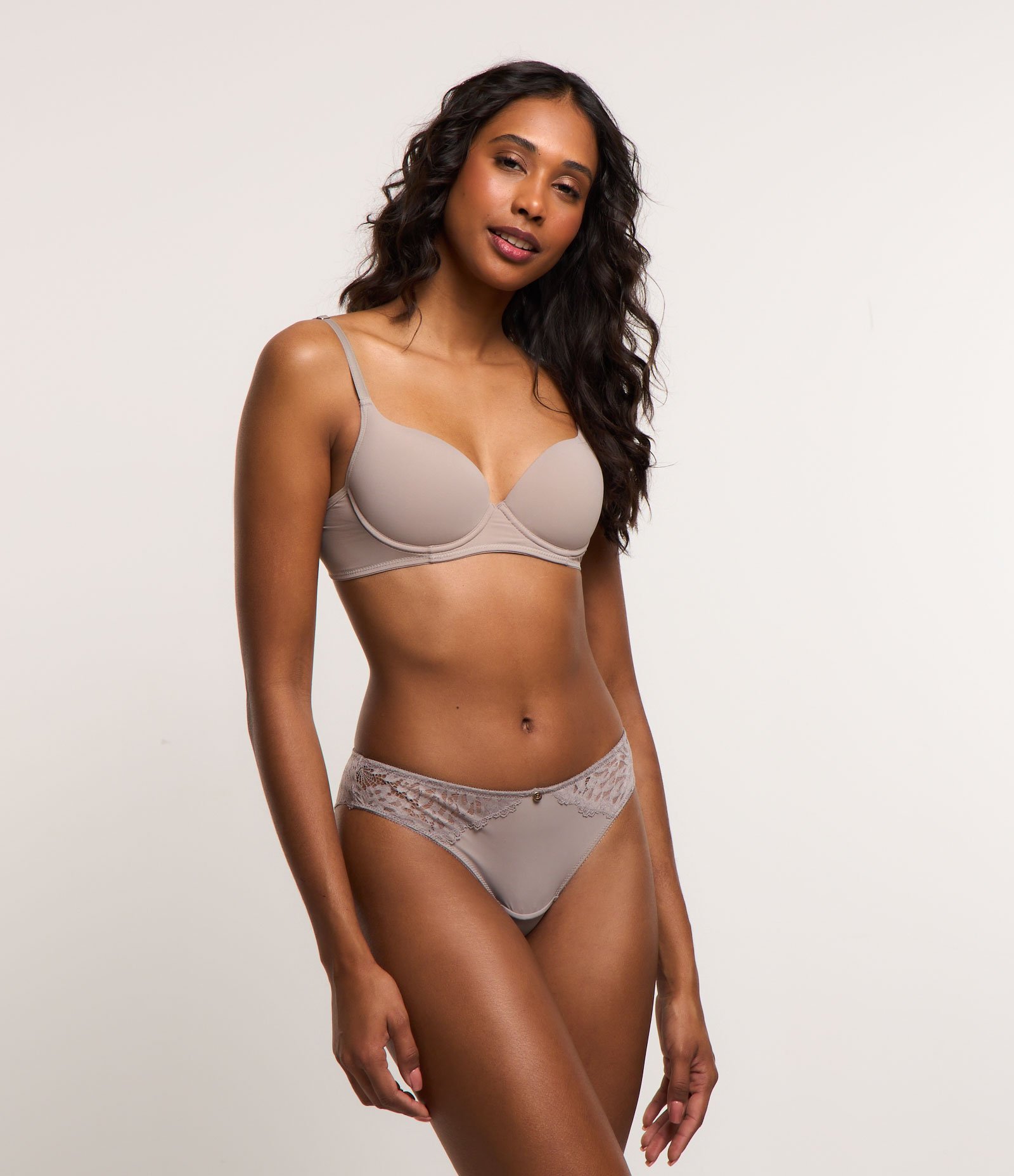 Calcinha Biquíni em Poliamida com Detalhes em Renda Cinza 2