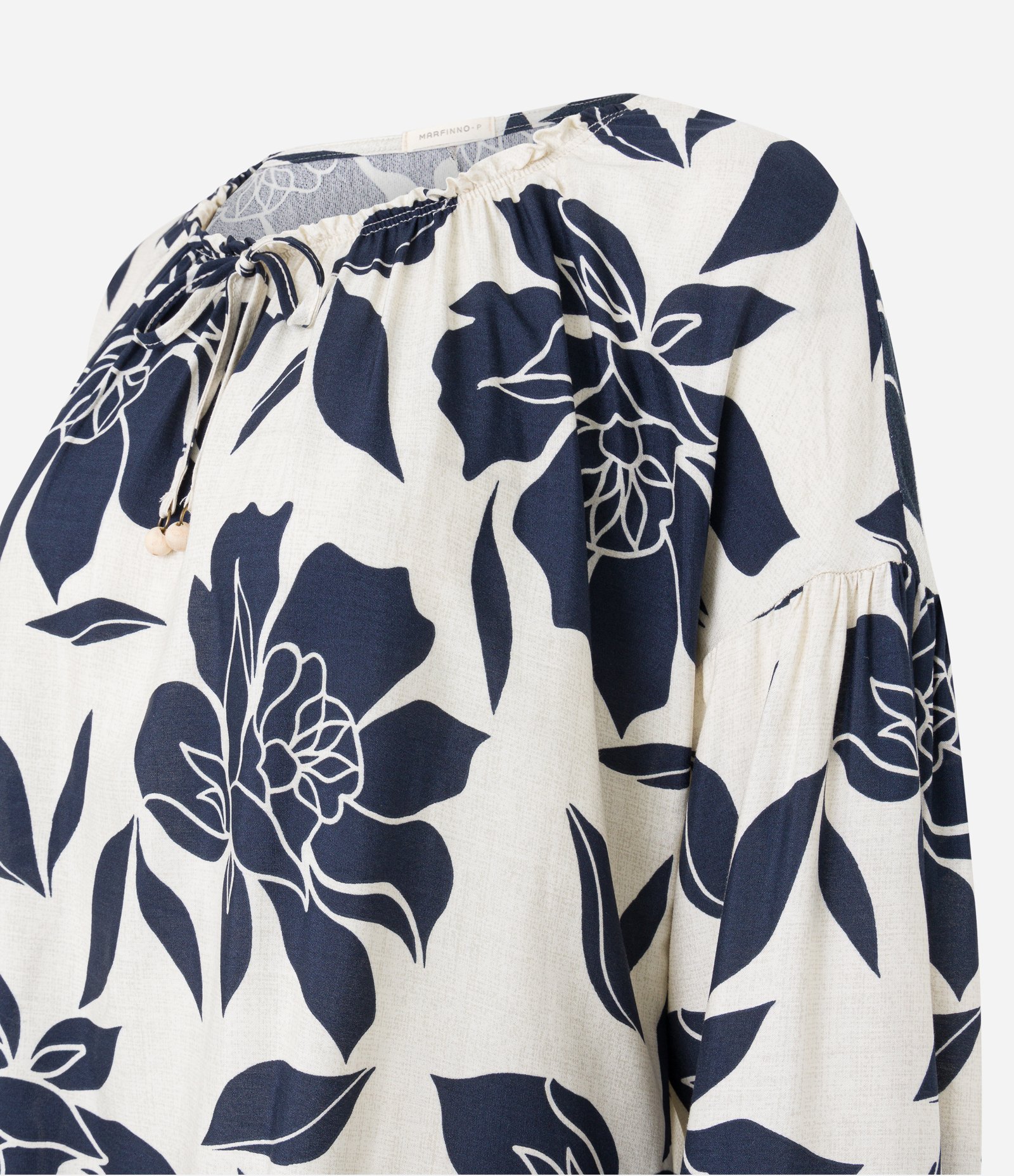 Blusa Bata em Viscose com Amarração e Estampa de Folhagem Bege 7