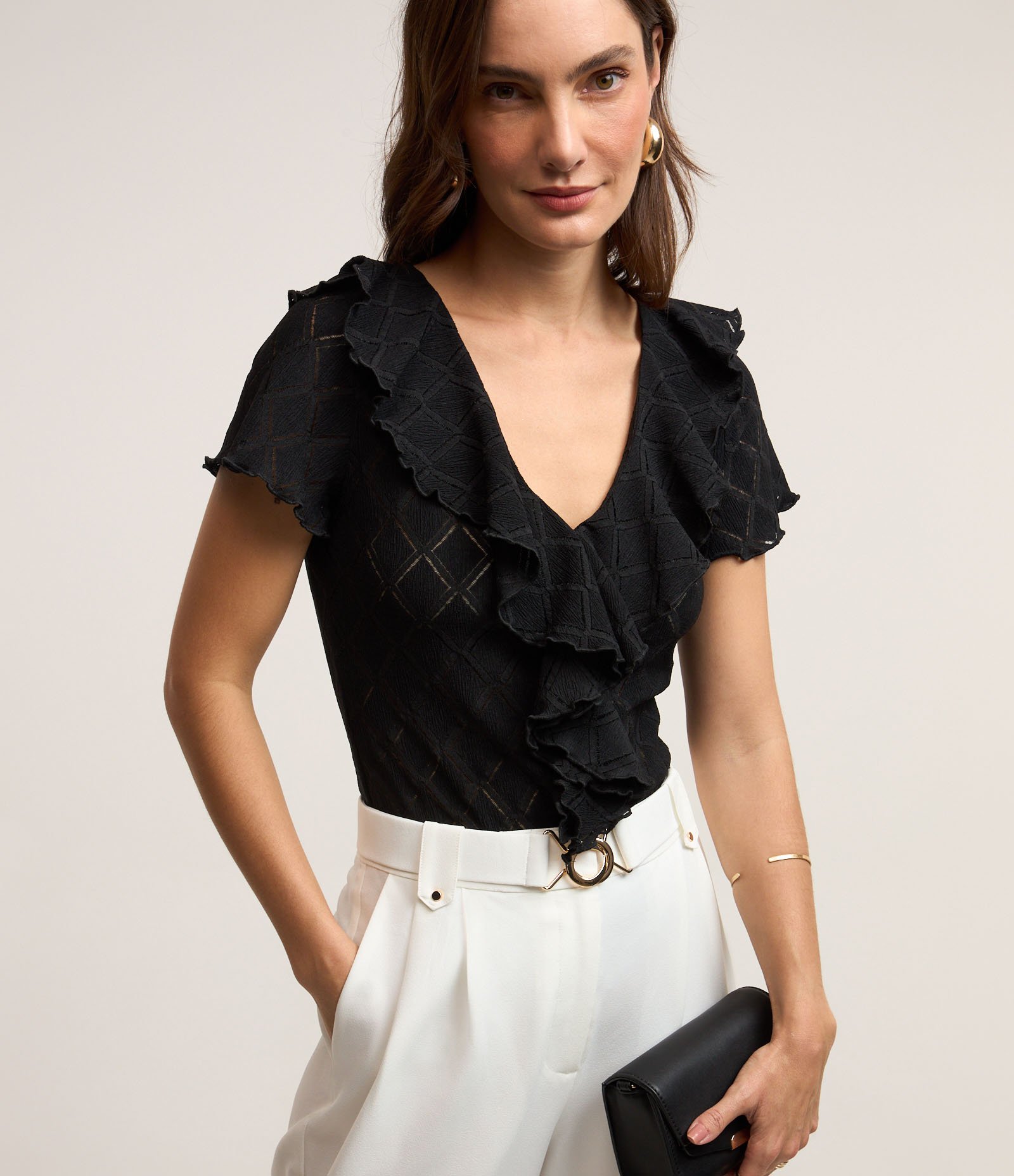 Blusa com Babado Jabô no Decote e Padronagem Geométrica Texturizada Preto 2