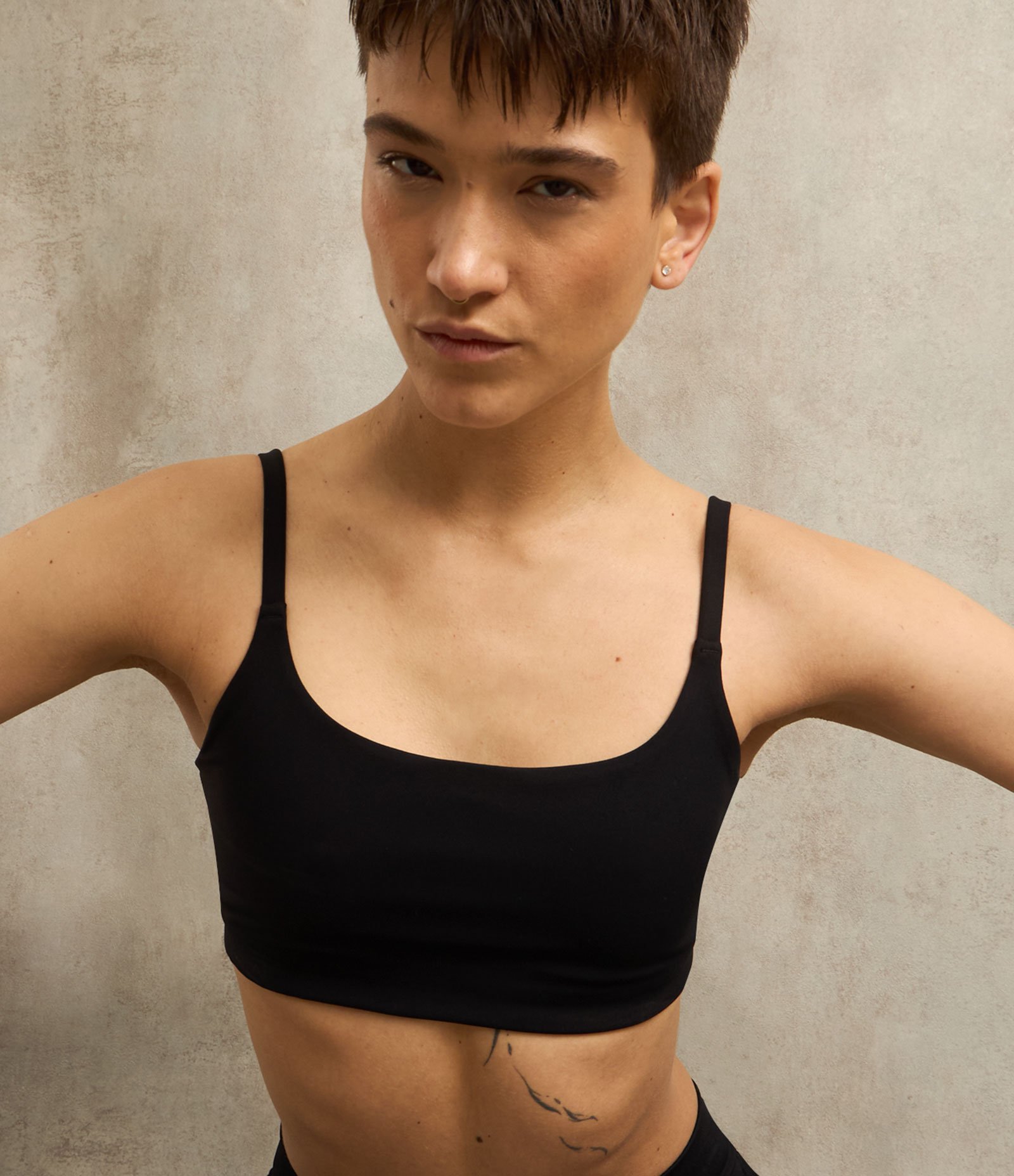 Top Esportivo em Poliamida com Alças Finas Preto 3