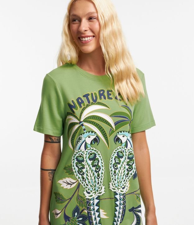 Vestido T-Shirt em Viscose com Estampa Natureza Brasileira Verde 4