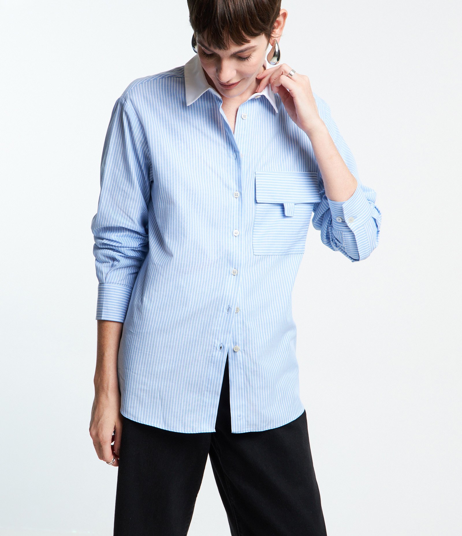 Camisa em Tricoline com Gola Contrastante e Estampa Listrada Azul/ Branco 1