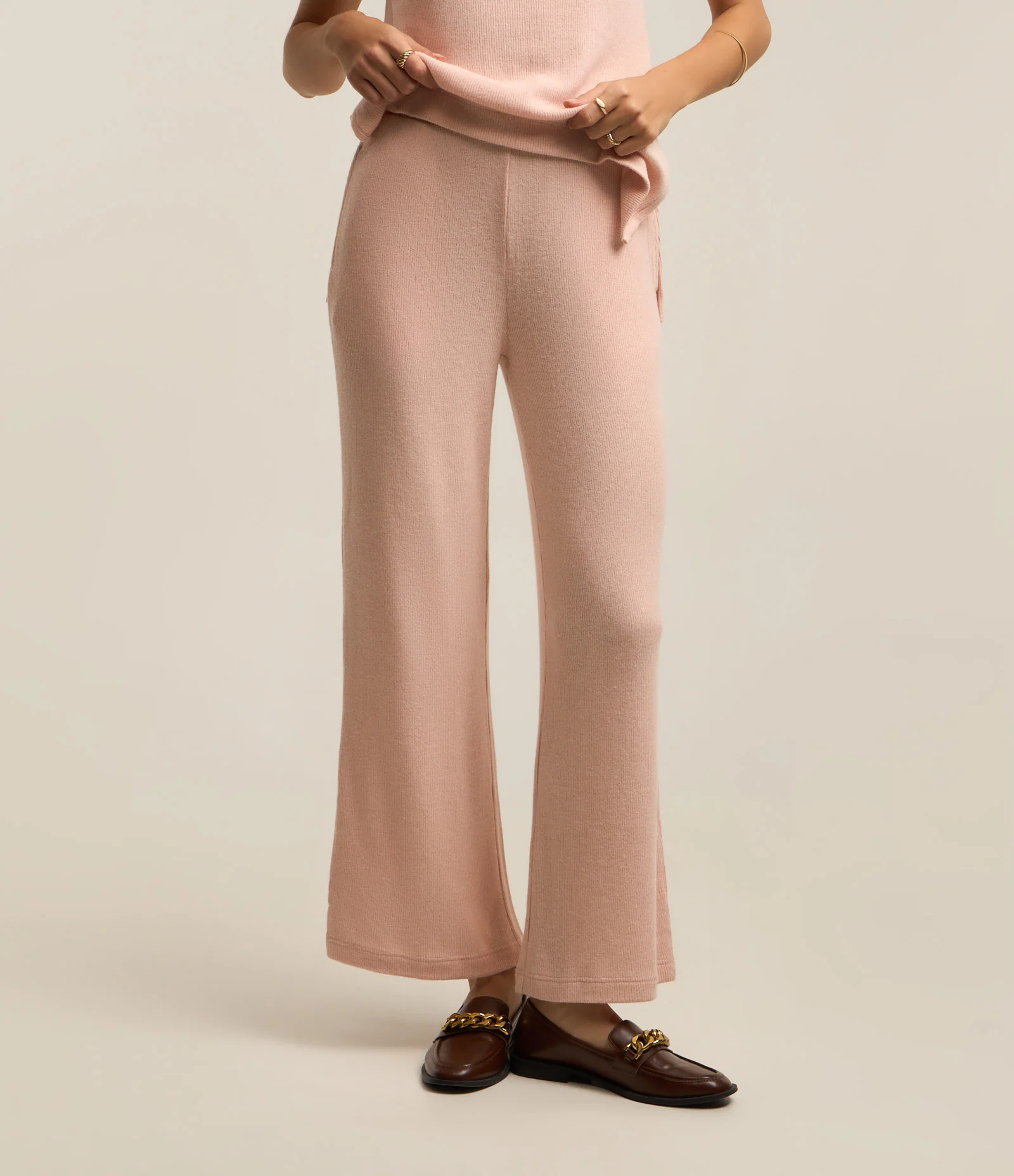 Calça Reta em Ribana com Cós Elástico e Texturas Rosa Claro 1