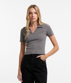 Blusa Cropped em Ribana com Gola Polo