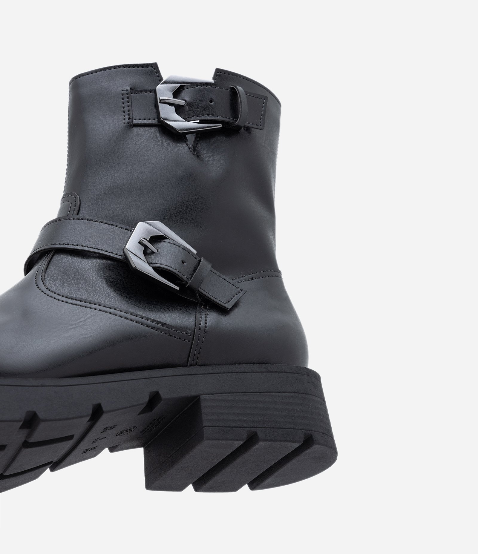 Bota Biker Tratorada com Fivelas Preto 5