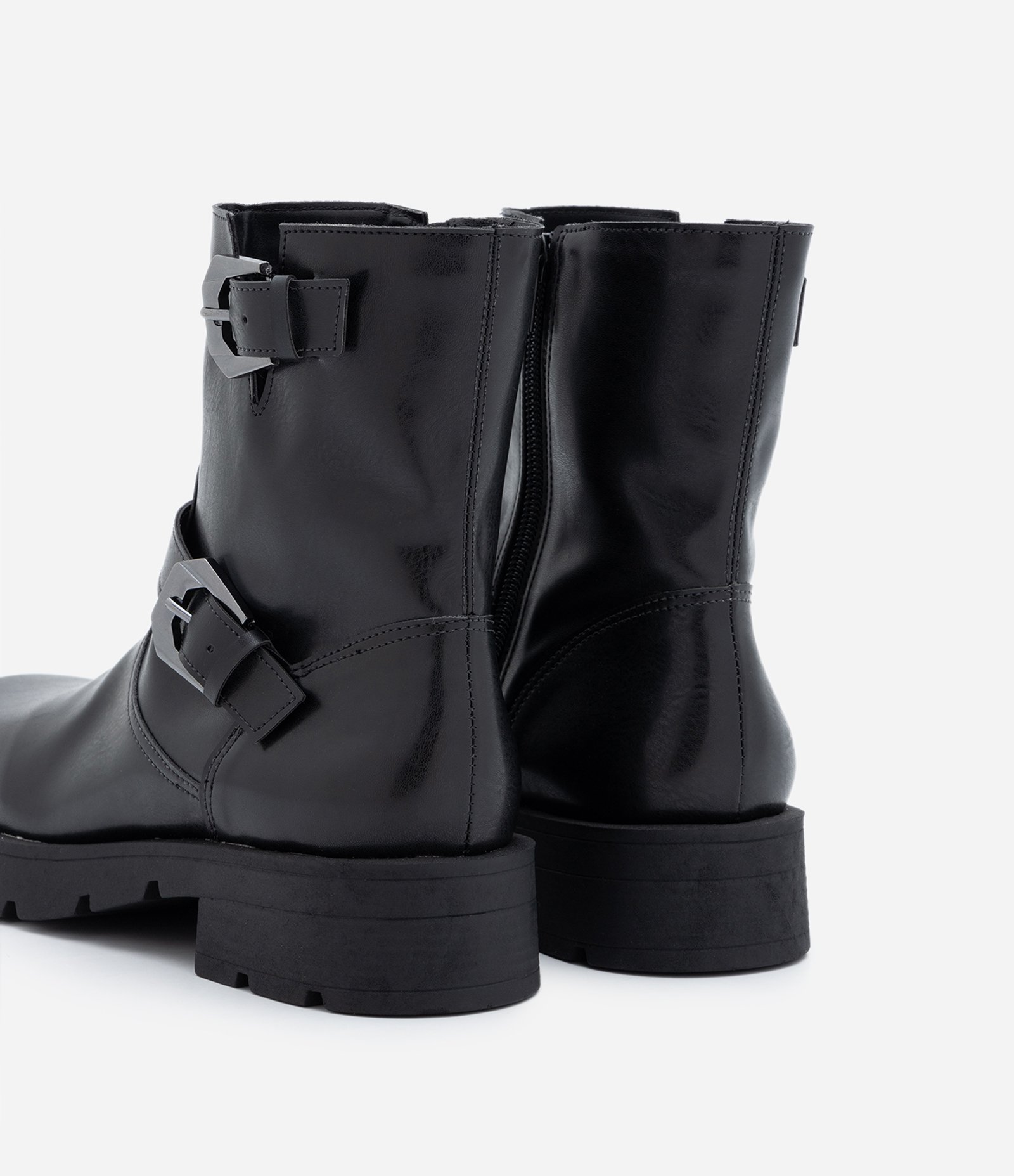 Bota Biker Tratorada com Fivelas Preto 6