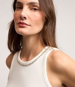 Blusa em Viscose com Detalhe de Strass na Gola