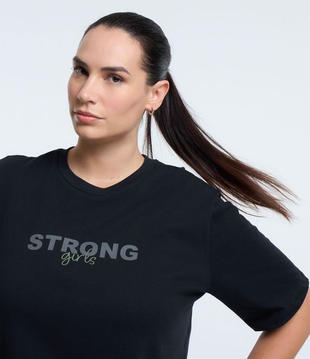 Camiseta Esportiva Boxy em Algodão com Estampa Strong Girls Curve & Plus Size Preto 1