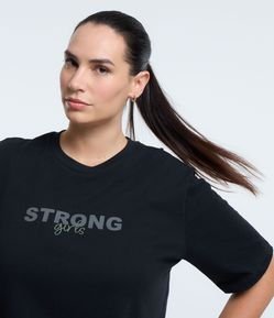 Camiseta Esportiva Boxy em Algodão com Estampa Strong Girls Curve & Plus Size