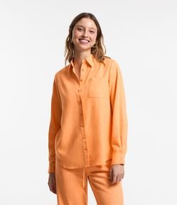 Camisa Alongada em Viscolinho com Bolsinho Frontal