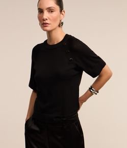 Blusa em Tricô com Cava Raglan e Botões no Ombro