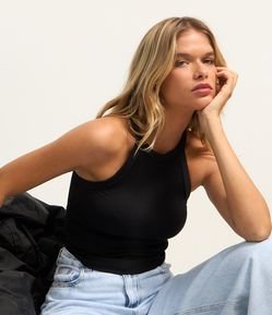 Blusa Básica com Decote Halter com Textura e Sem Costura