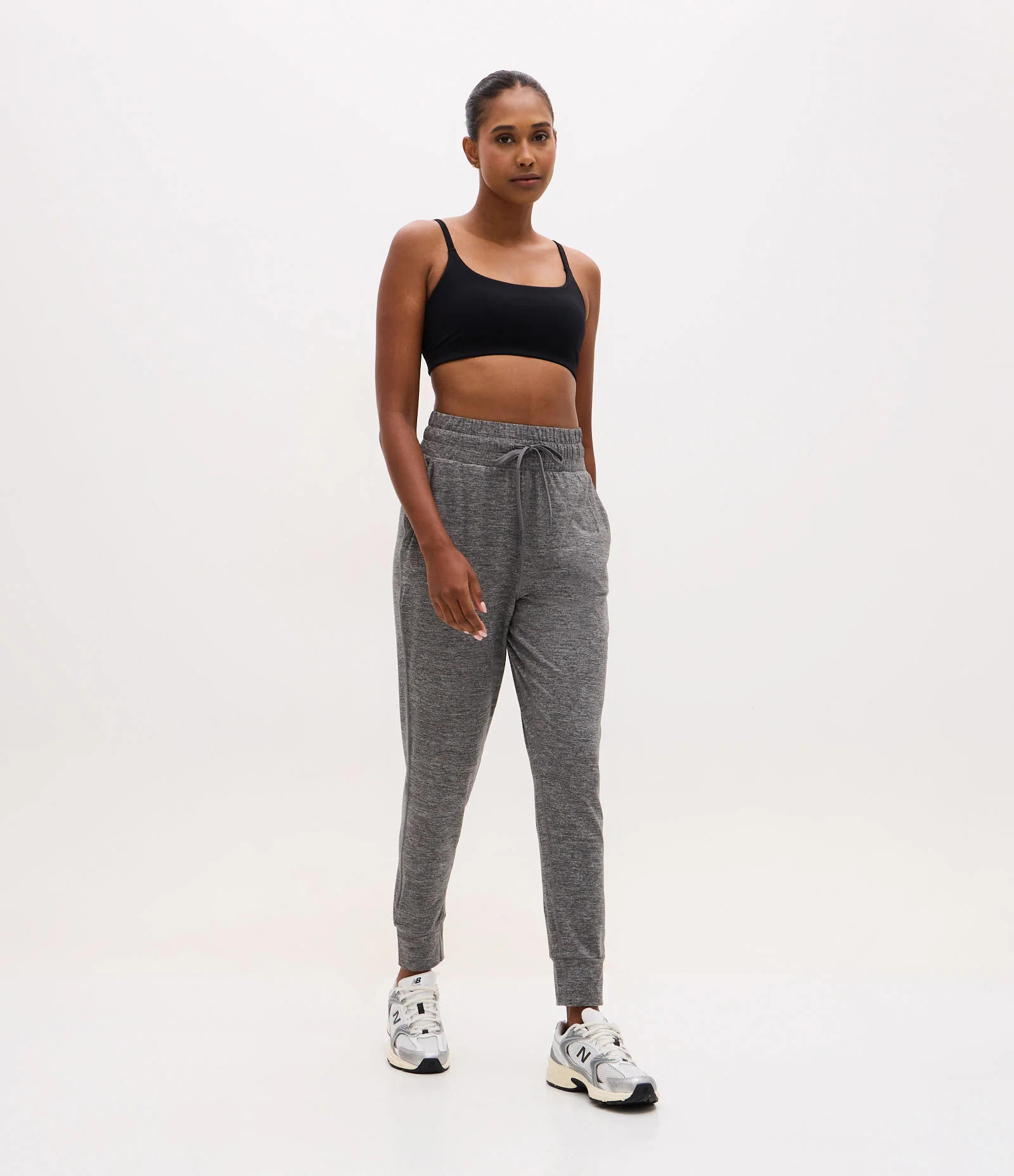 Calça Jogger Esportiva com Cós Regulável e Toque Suave Cinza 1