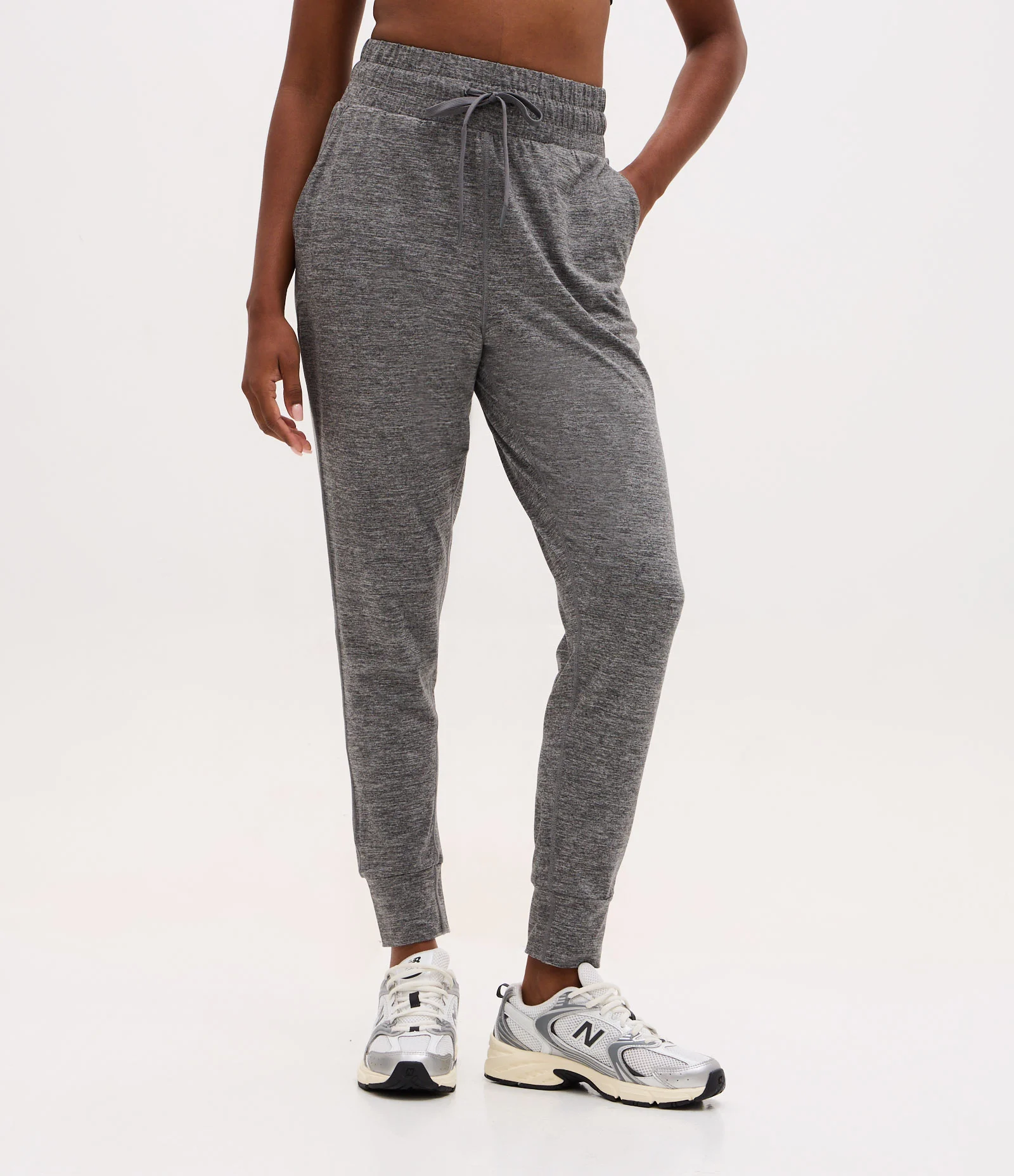 Calça Jogger Esportiva com Cós Regulável e Toque Suave Cinza 2