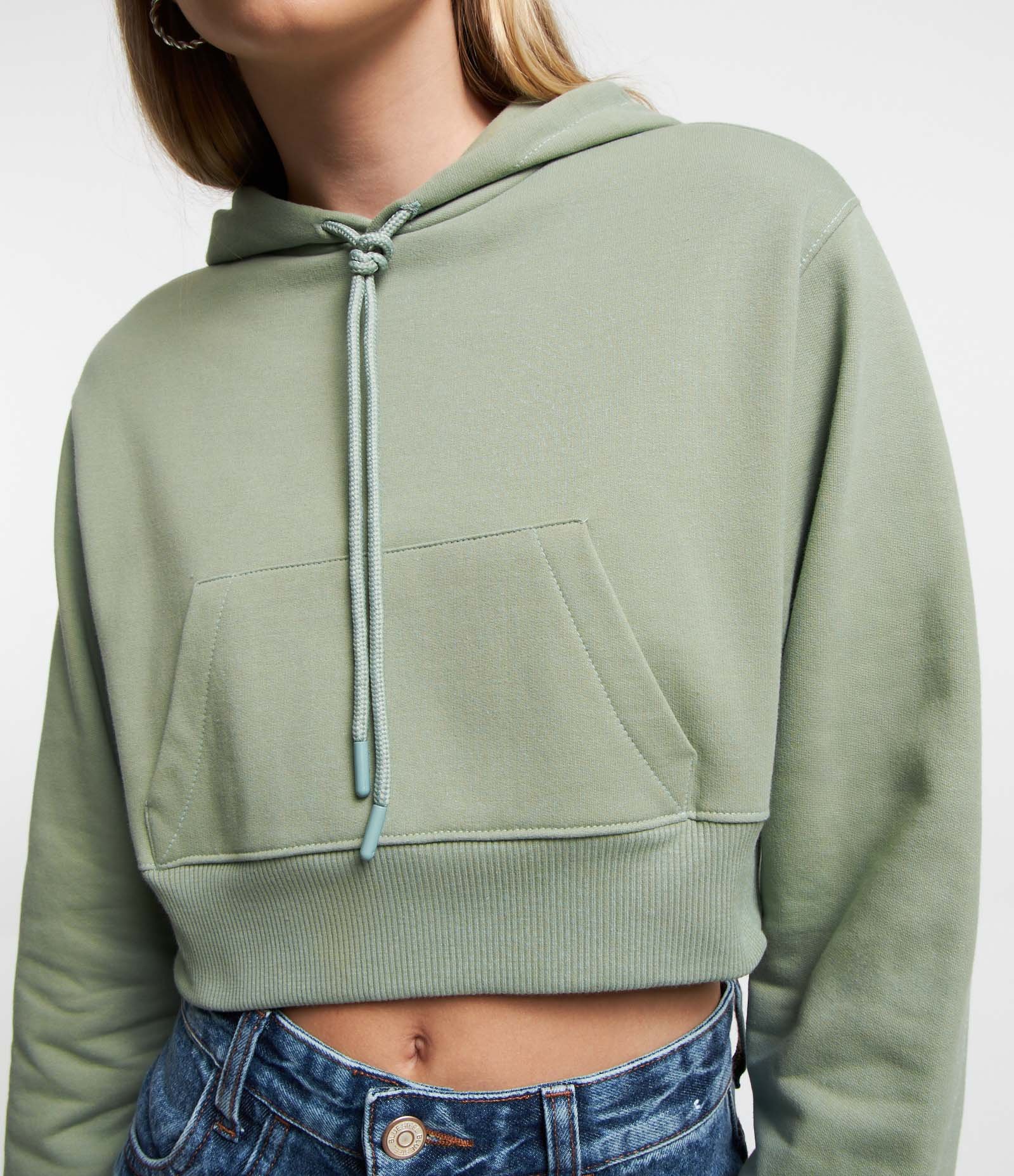 Blusão Cropped em Moletom com Forro Fleece e Capuz Verde 3