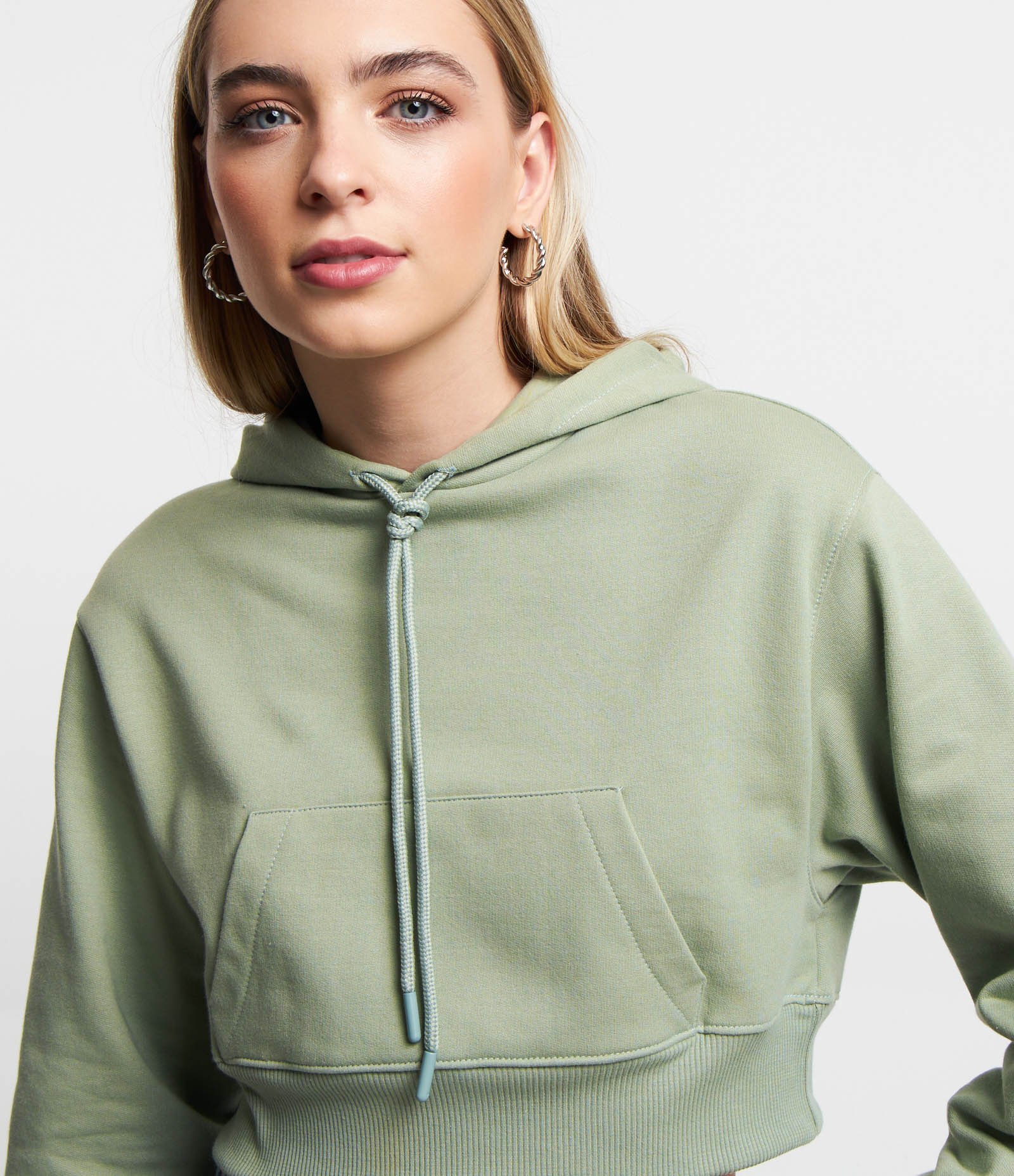 Blusão Cropped em Moletom com Forro Fleece e Capuz Verde 5