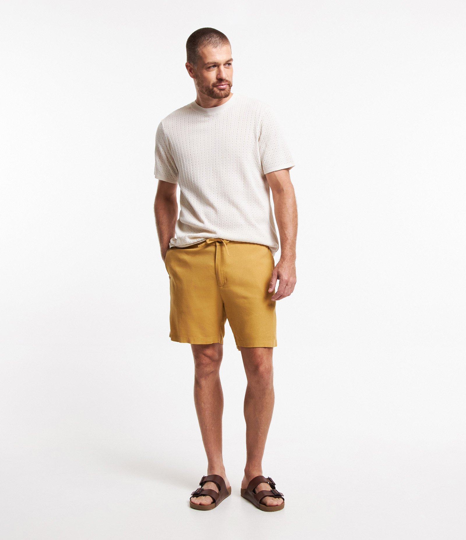 Bermuda Slim em Viscolinho Cordão e Bolsos Amarelo Mostarda 1