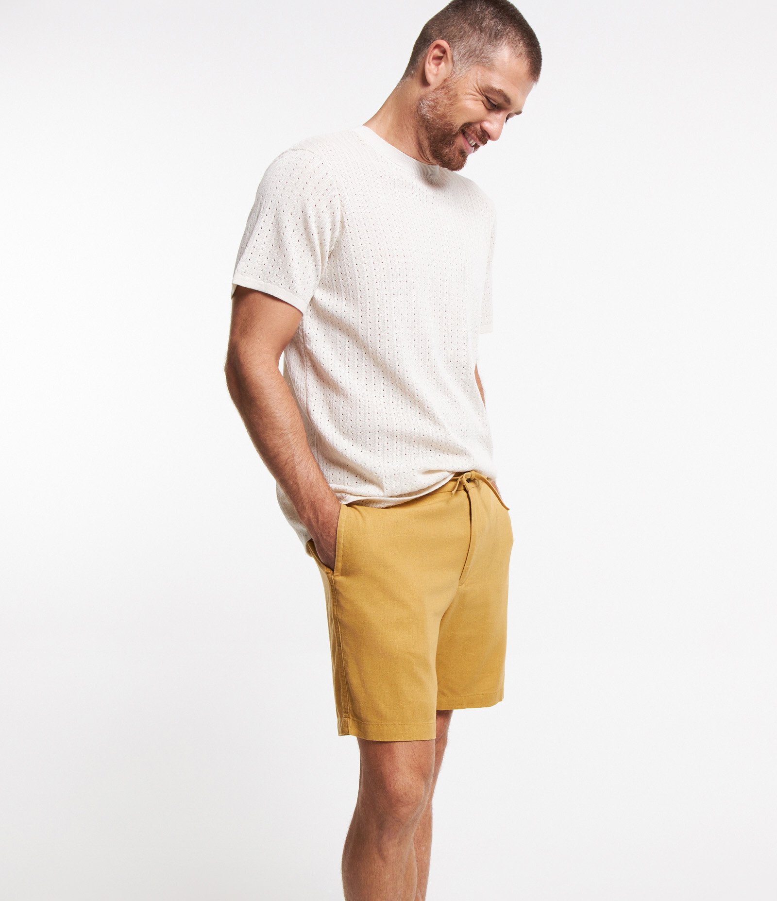 Bermuda Slim em Viscolinho Cordão e Bolsos Amarelo Mostarda 2