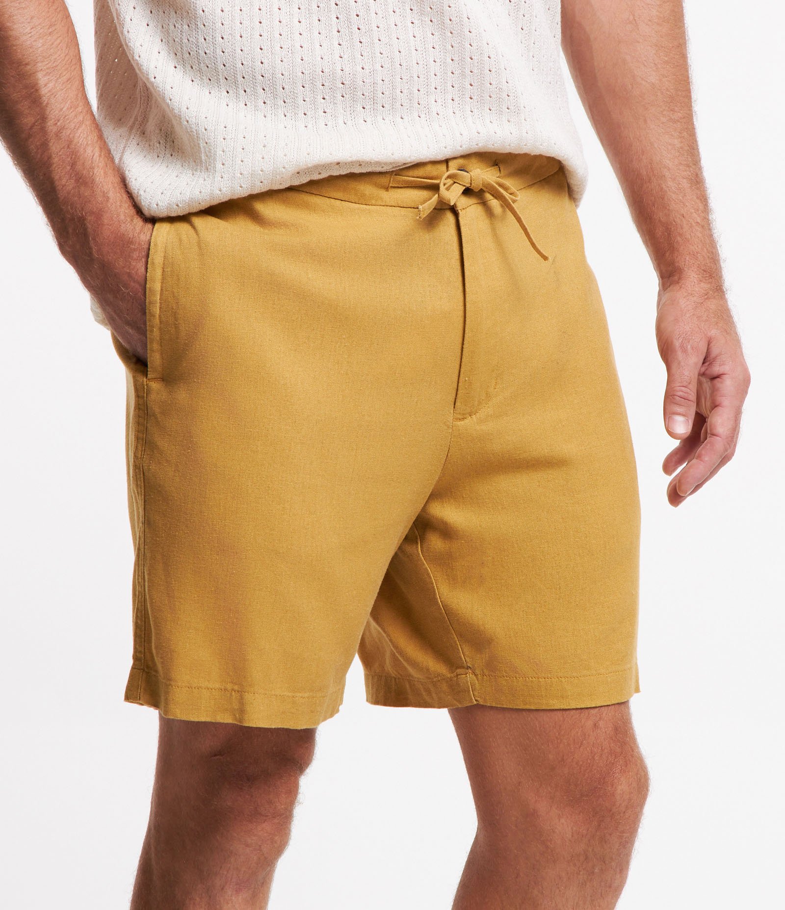 Bermuda Slim em Viscolinho Cordão e Bolsos Amarelo Mostarda 3