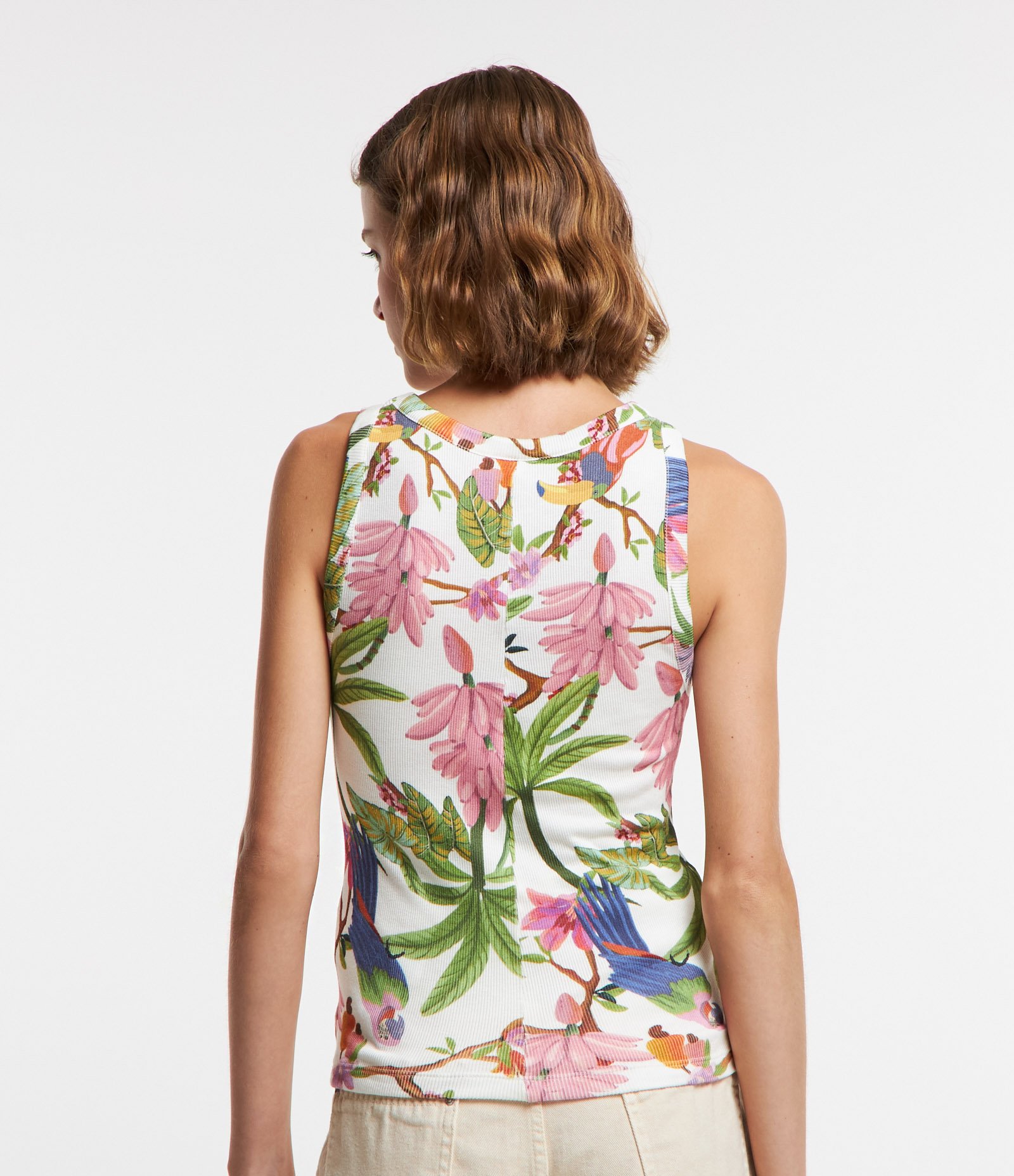 Blusa sem Manga em Ribana com Estampa de Folhagens Branco 3