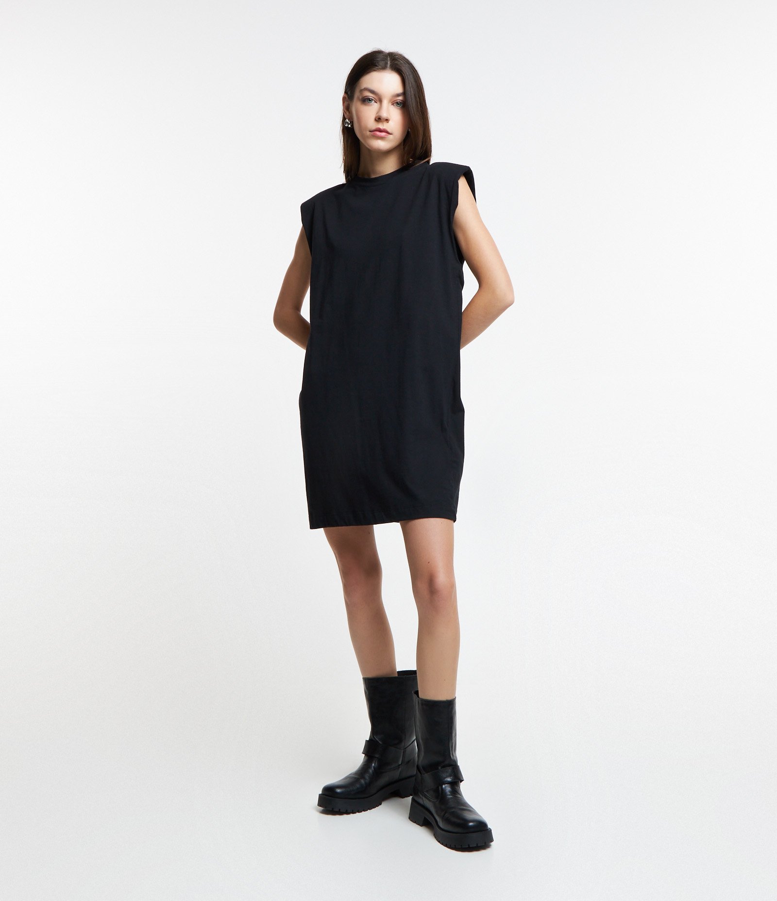 Vestido T-shirt Curto em Algodão com Ombreira Preto 2