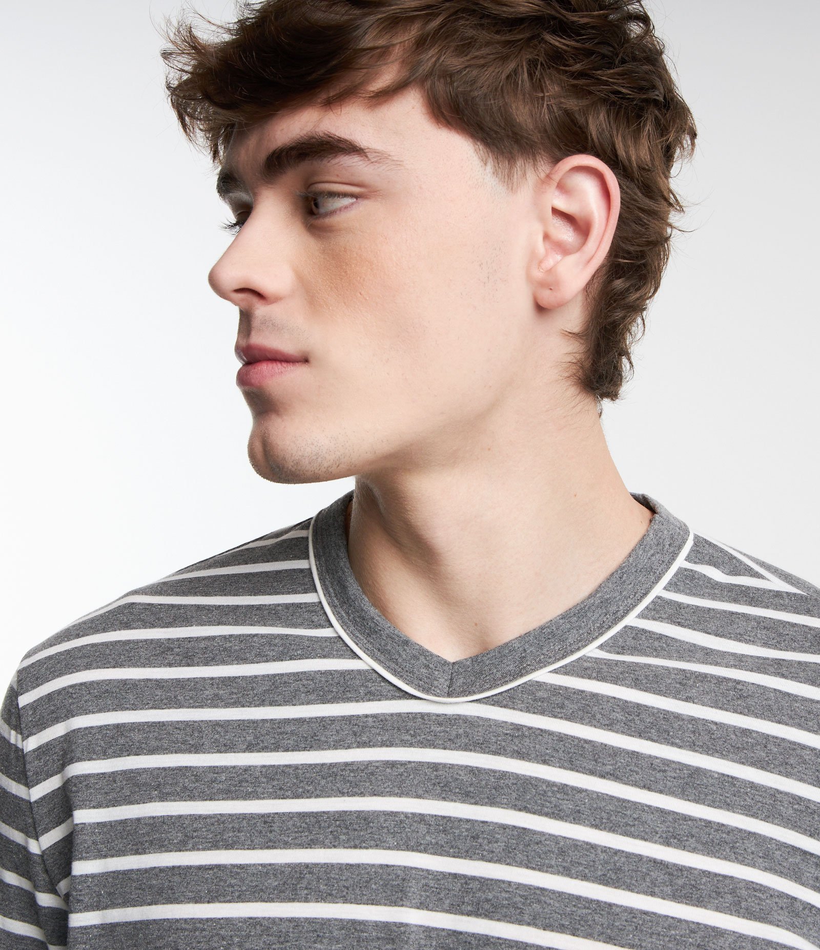 Pijama Longo em Malha com Camiseta Listrada Cinza/ Branco 3