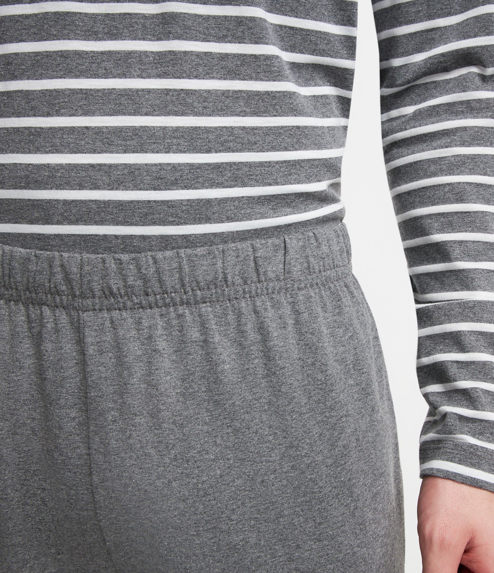 Pijama Longo em Malha com Camiseta Listrada Cinza/ Branco 4