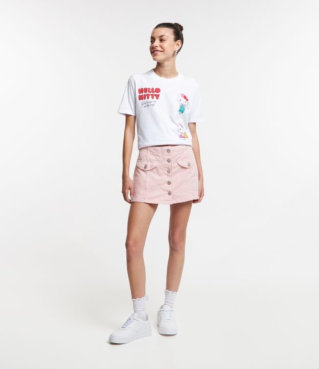 Short Saia em Sarja Vista de Botão e Bolsos com Lapela