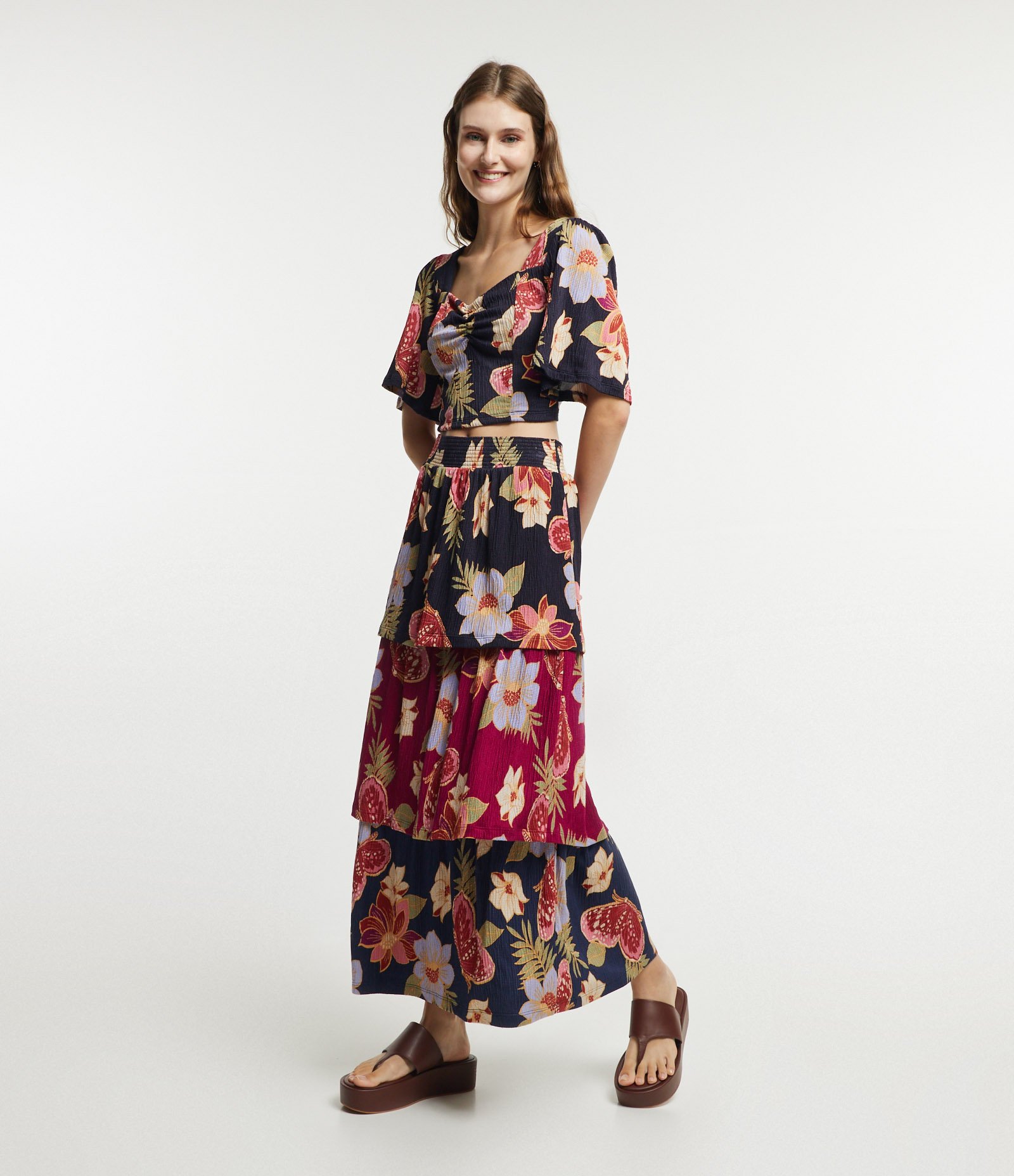 Blusa Cropped Texturizada com Pesponto e Estampa Floral com Borboletas Preto 2