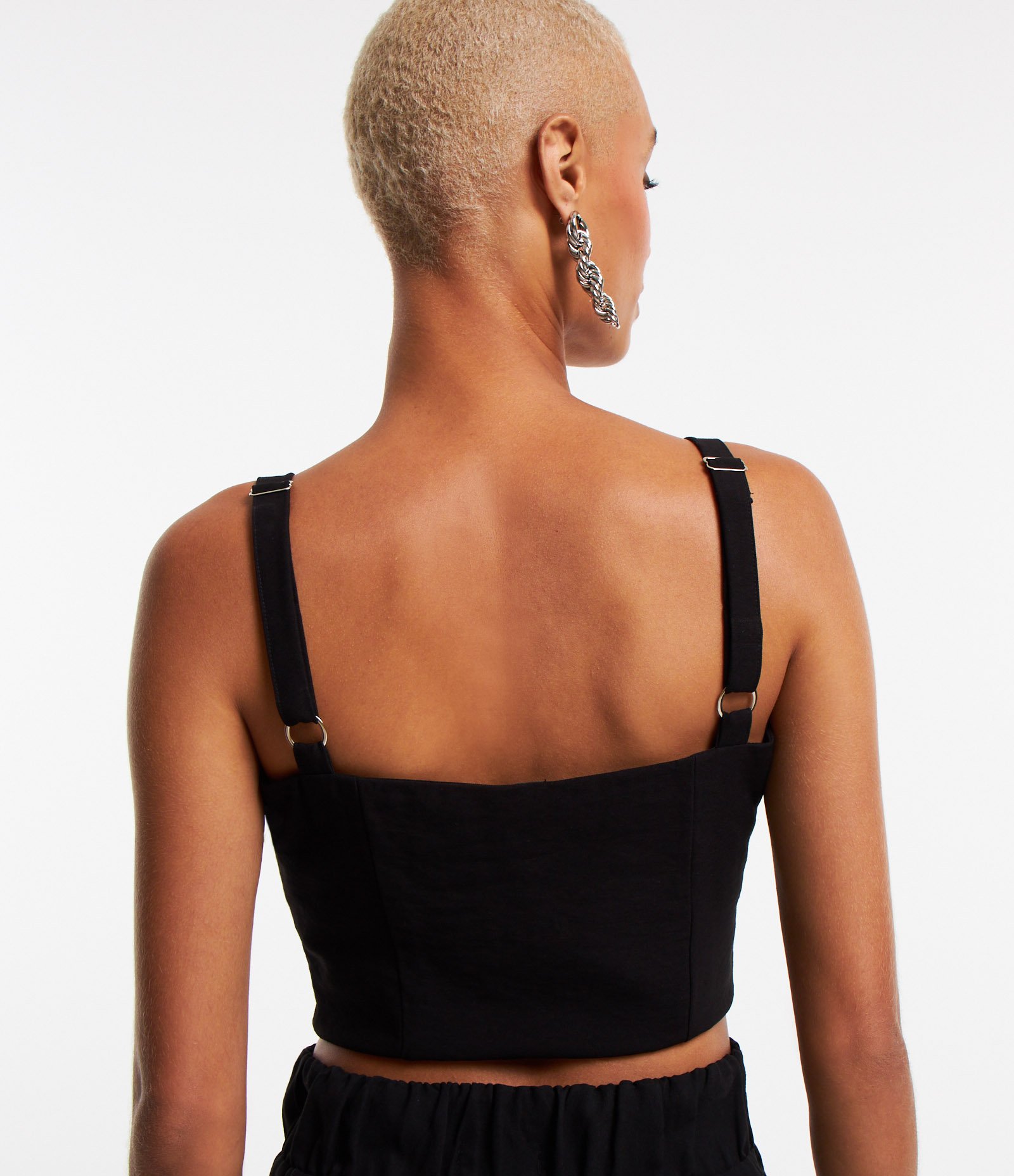 Blusa de Alça Cropped em Alfaiataria com Botões e Bolsos Preto 3